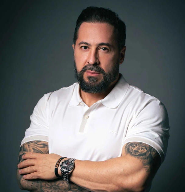 mauricio-scale
